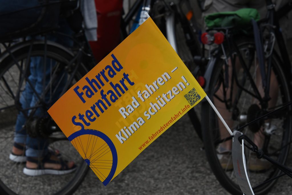 Fähnchen der Fahrradsternfahrt